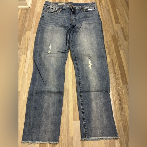 Kut from the Kloth Denim - Classic Blue Distressed Jeans Kut from the kloth. Crop straight leg